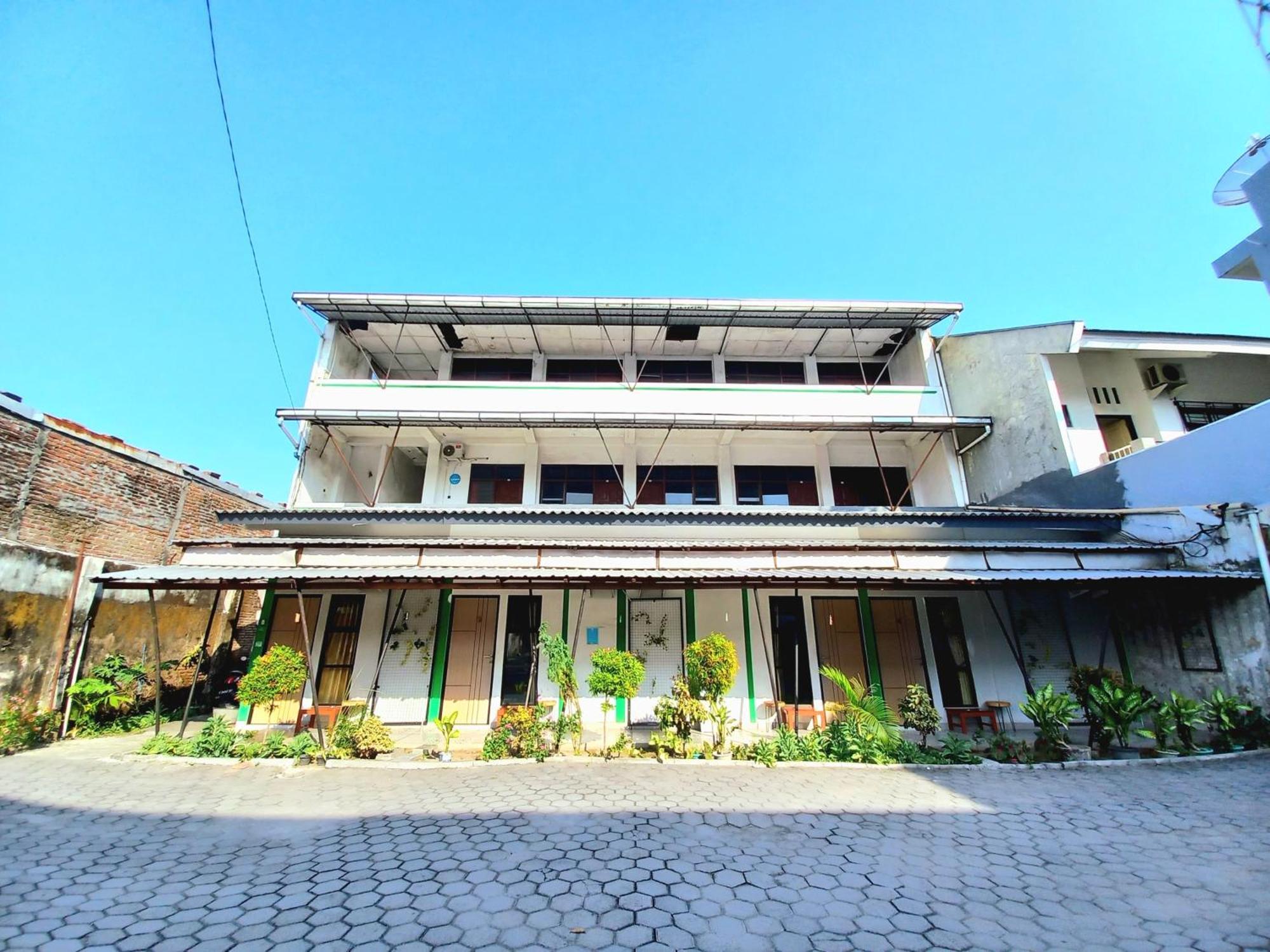 Hotel Jogja Kili Suci By Simply Homy Джокьякарта Экстерьер фото